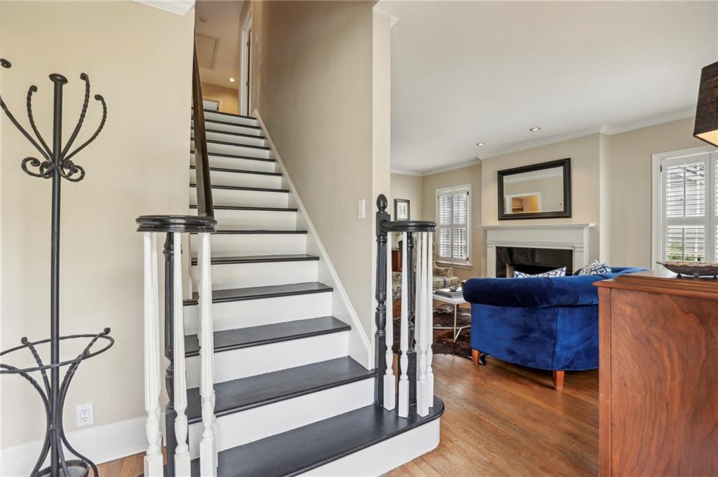 807 Longwood Drive NW