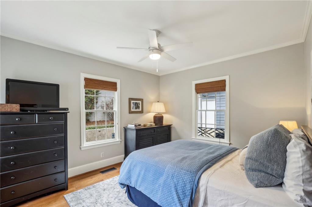 807 Longwood Drive NW