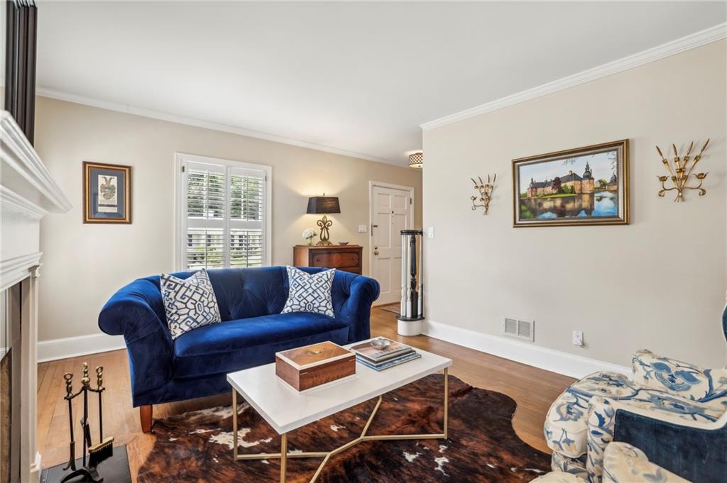 807 Longwood Drive NW