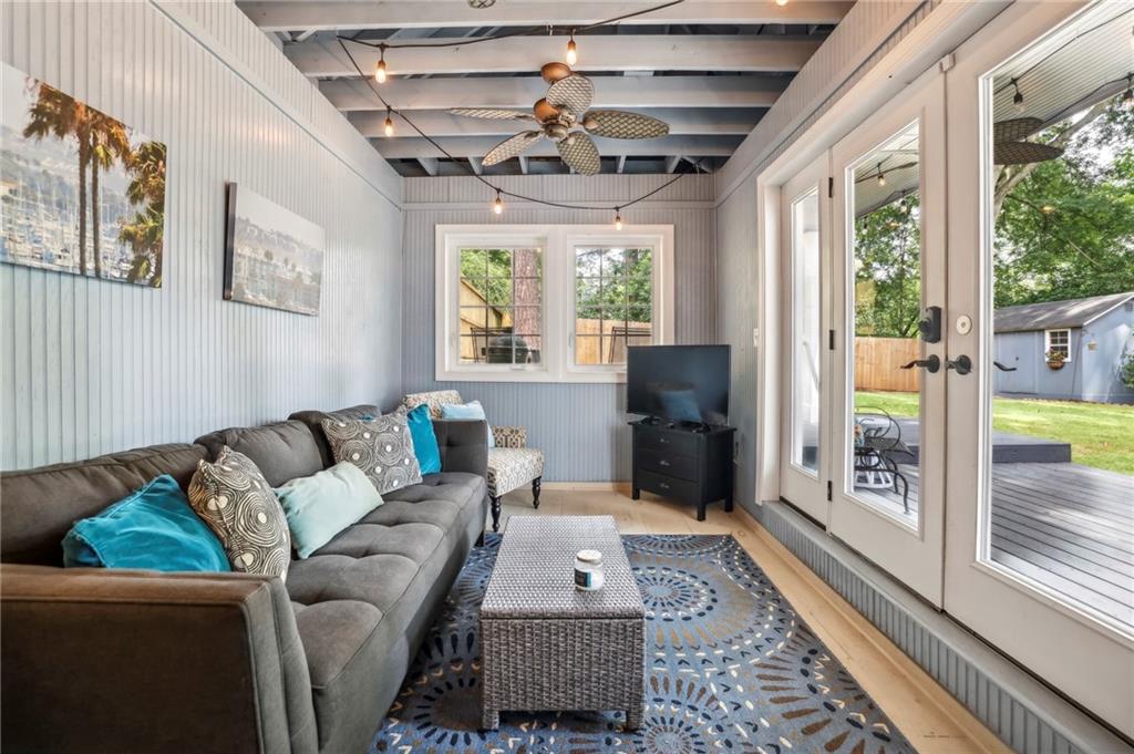 807 Longwood Drive NW