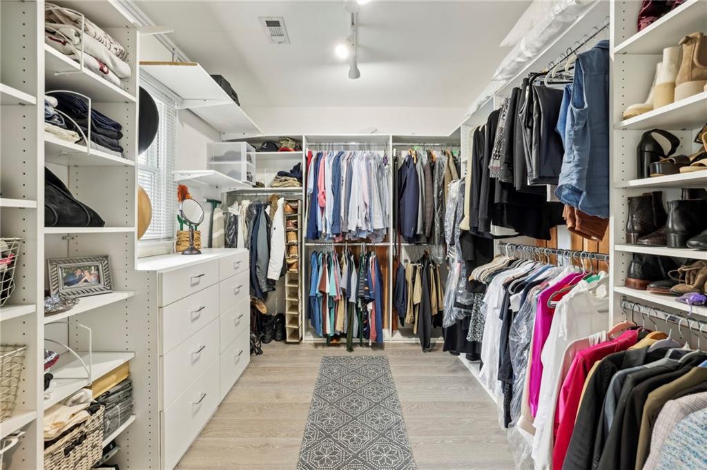 807 Longwood Drive NW