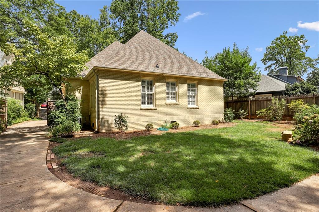 125 Huntington Road NE