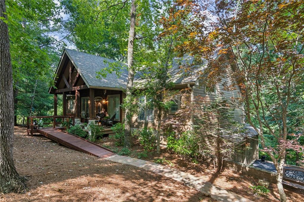 805 Wake Robin Drive