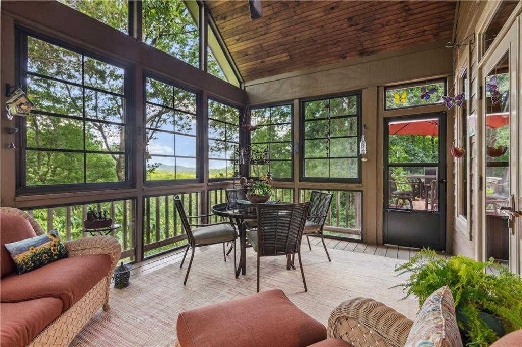 805 Wake Robin Drive