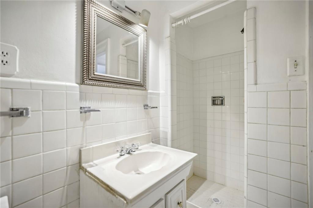 254 Alberta Drive NE