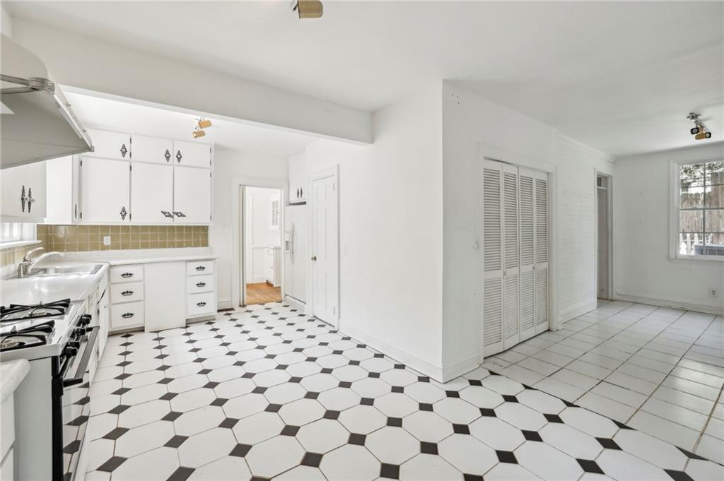 254 Alberta Drive NE