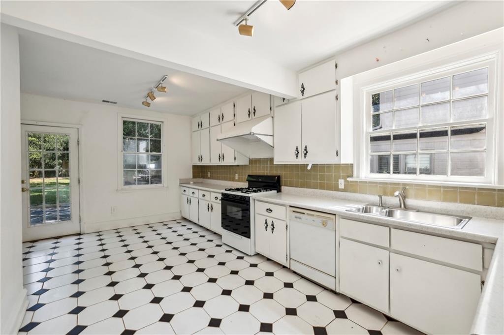 254 Alberta Drive NE