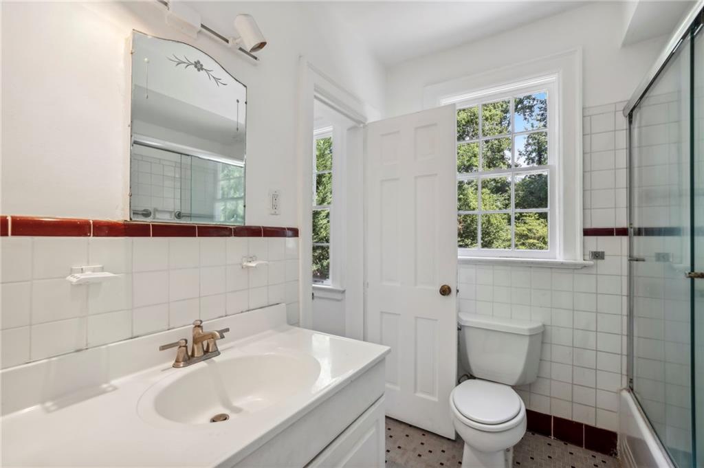 254 Alberta Drive NE