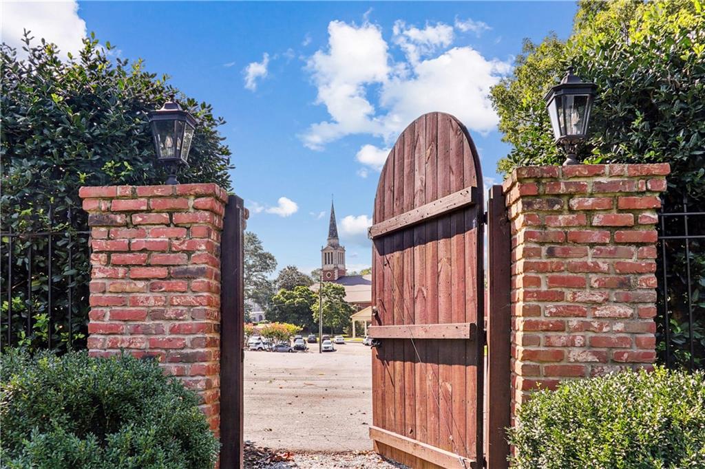 615 Ponce De Leon Place