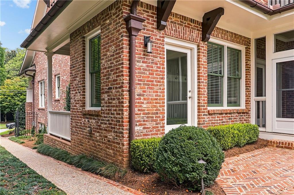 615 Ponce De Leon Place