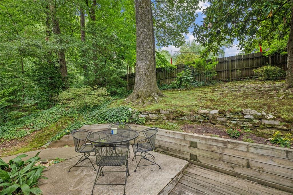 2633 Ridgemore Road NW