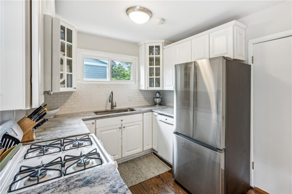 2633 Ridgemore Road NW