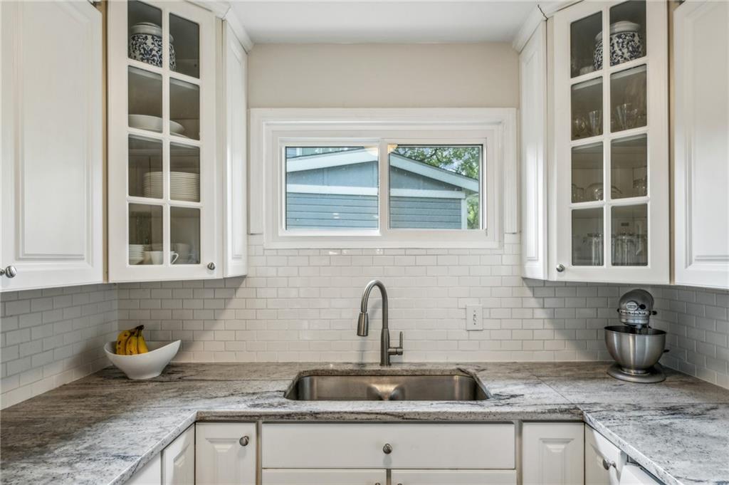 2633 Ridgemore Road NW