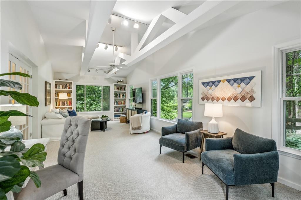 2633 Ridgemore Road NW