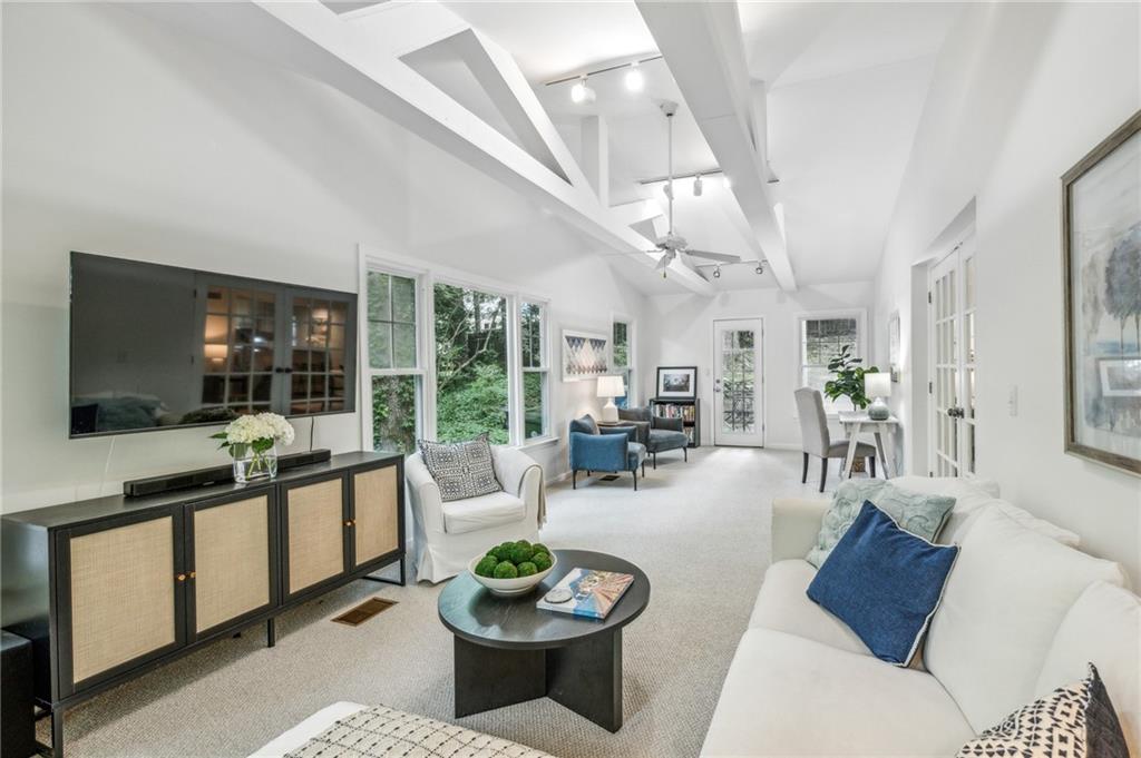 2633 Ridgemore Road NW