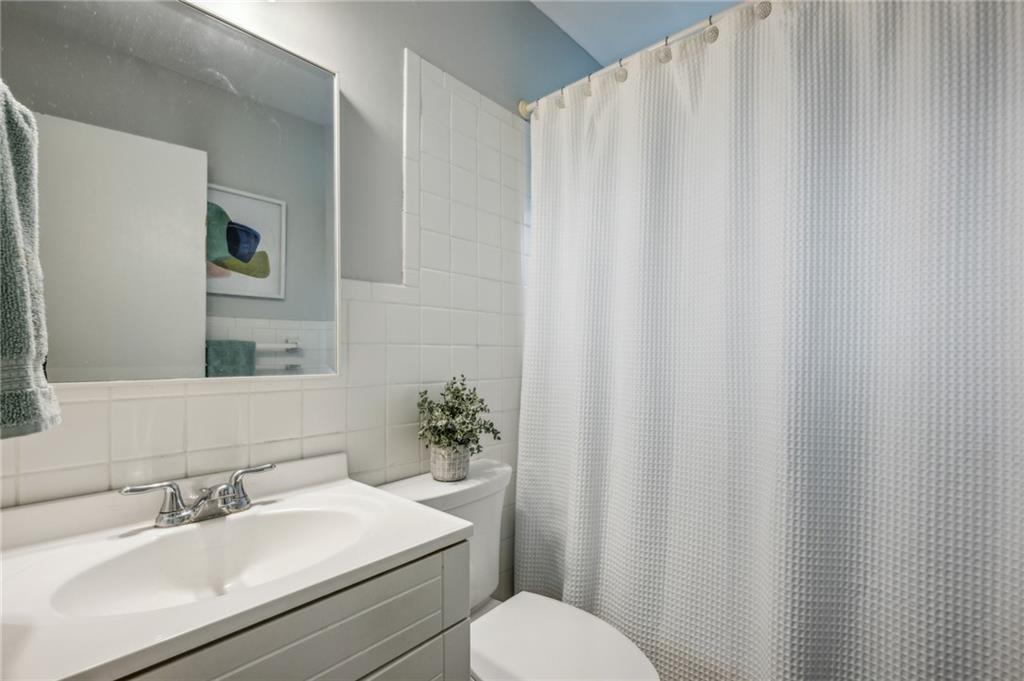 2633 Ridgemore Road NW