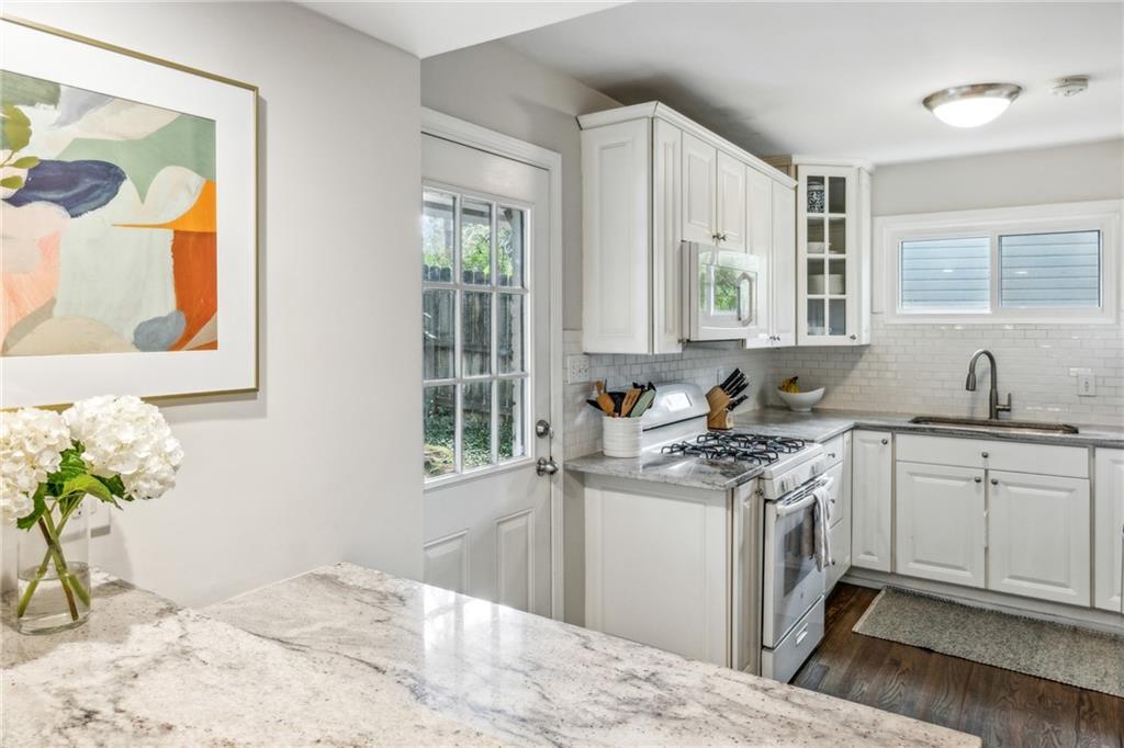 2633 Ridgemore Road NW