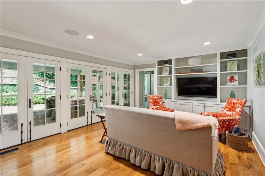 525 Broadland Road NW