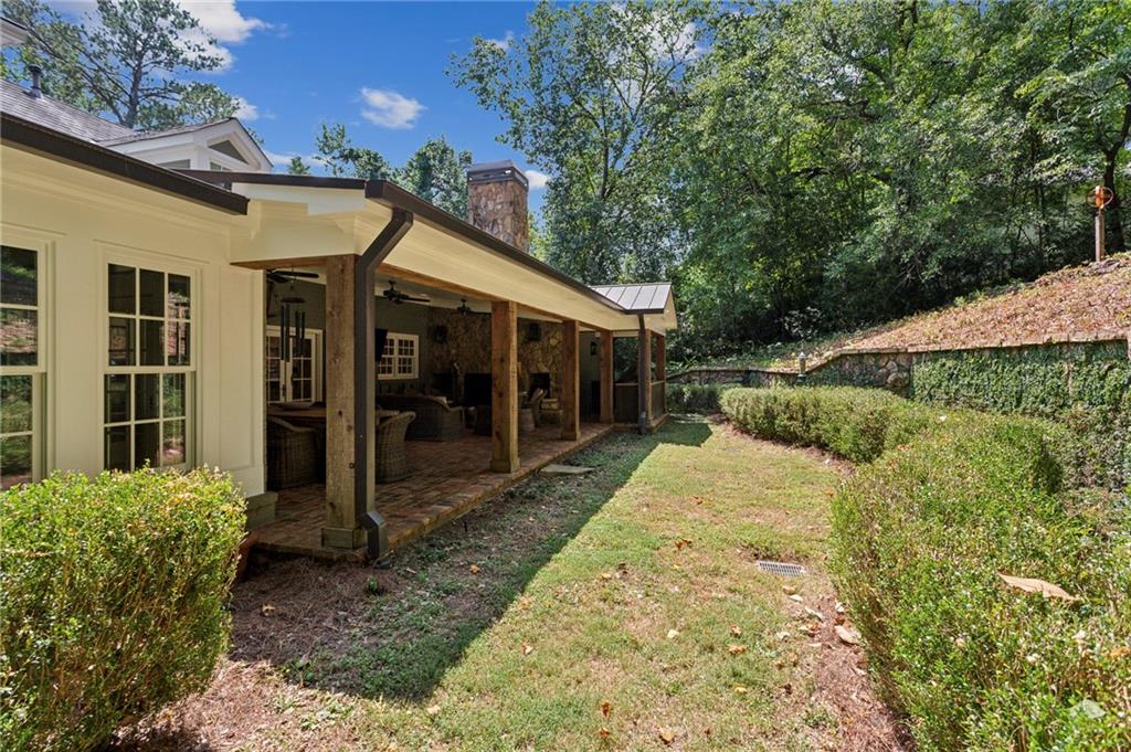 525 Broadland Road NW