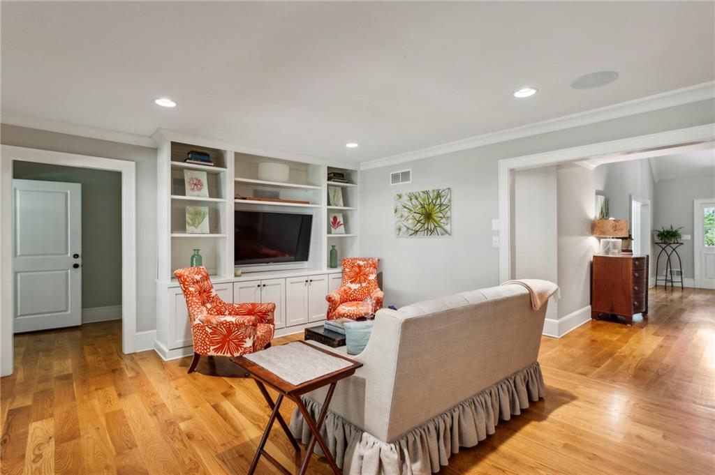 525 Broadland Road NW