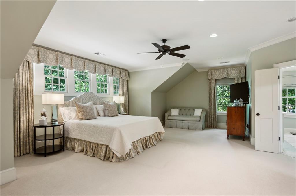 525 Broadland Road NW