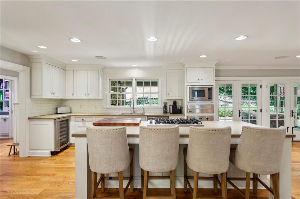 525 Broadland Road NW