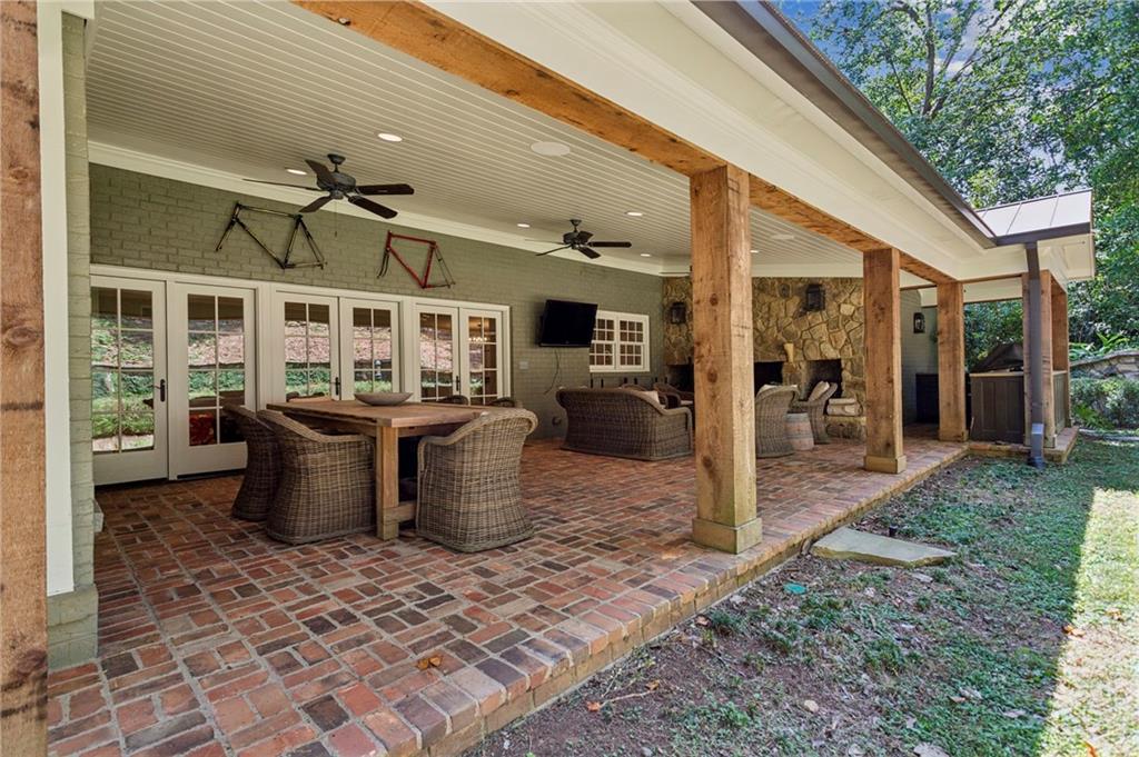 525 Broadland Road NW