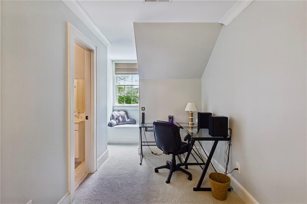 525 Broadland Road NW