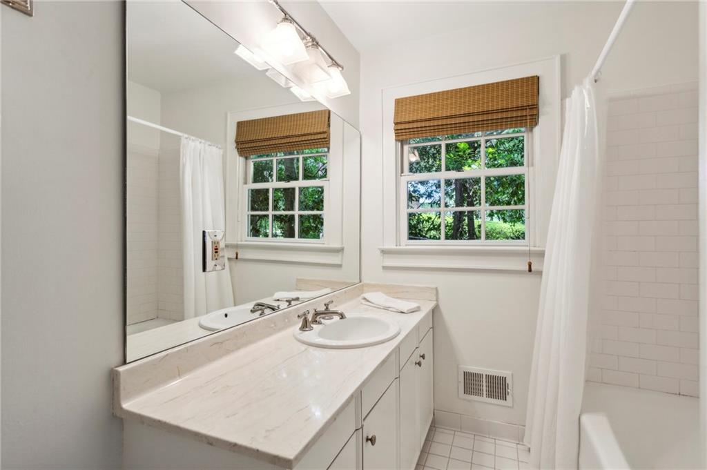 525 Broadland Road NW