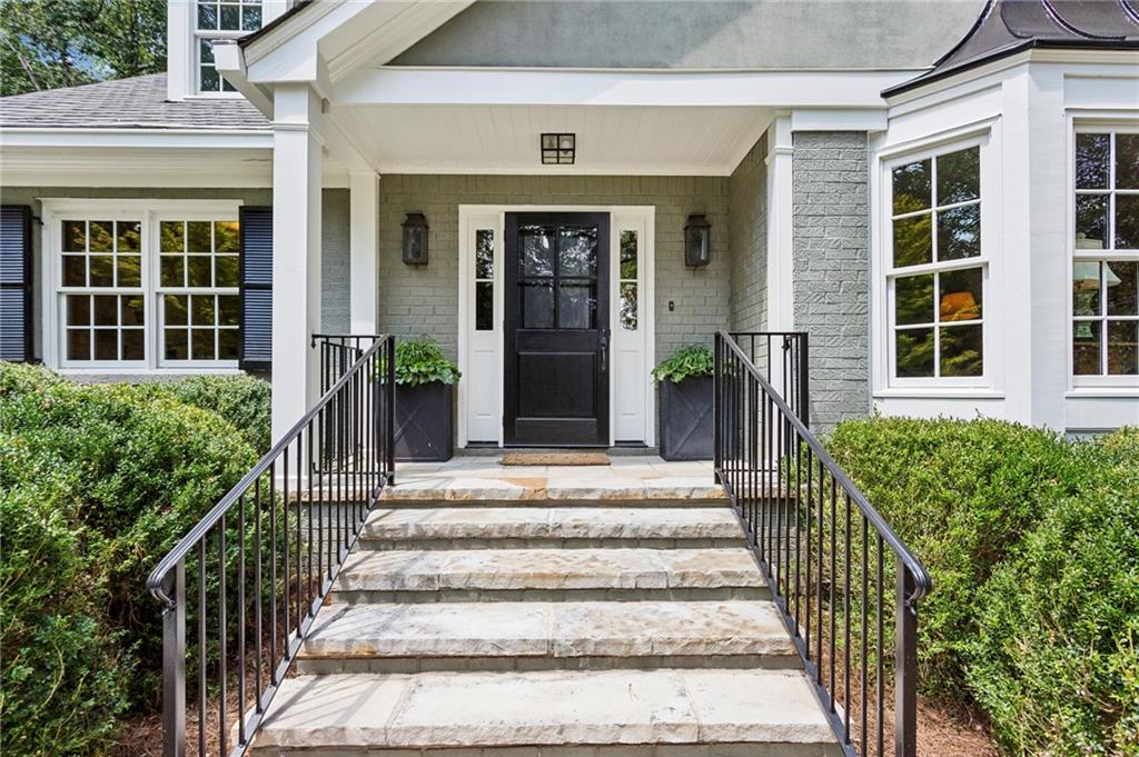 525 Broadland Road NW