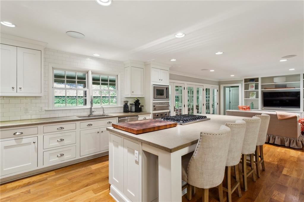 525 Broadland Road NW