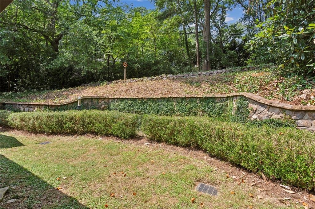 525 Broadland Road NW