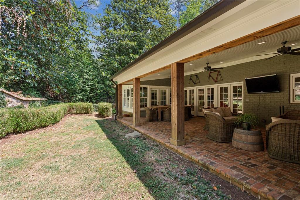 525 Broadland Road NW