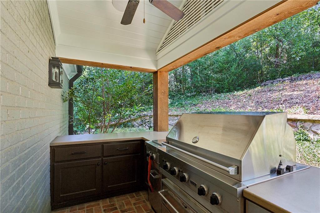 525 Broadland Road NW