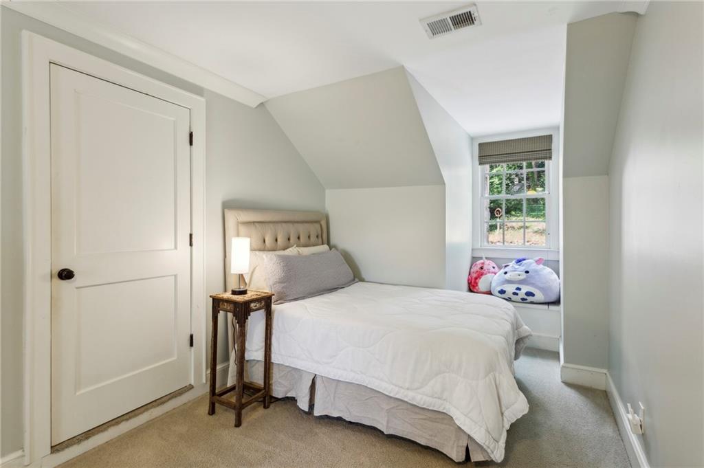 525 Broadland Road NW