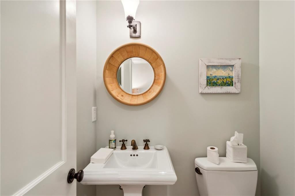 525 Broadland Road NW