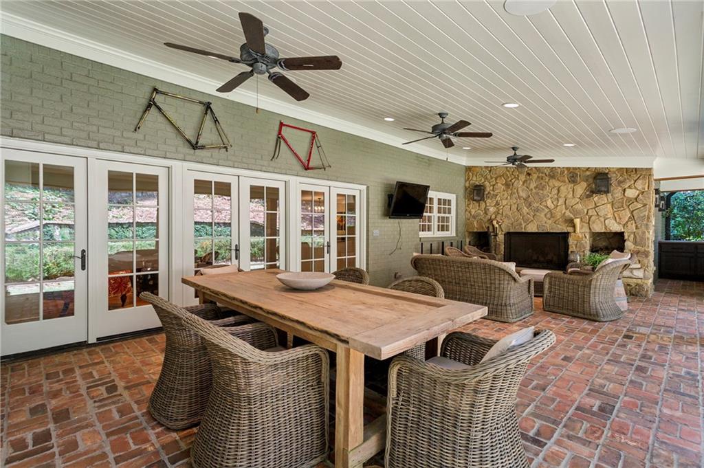 525 Broadland Road NW