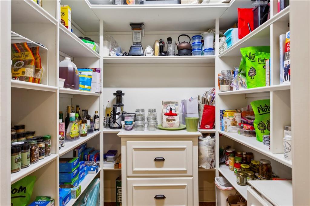 525 Broadland Road NW