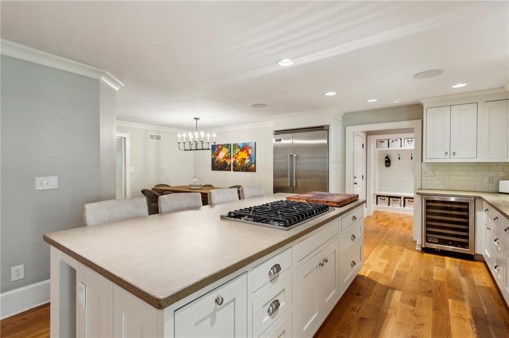 525 Broadland Road NW