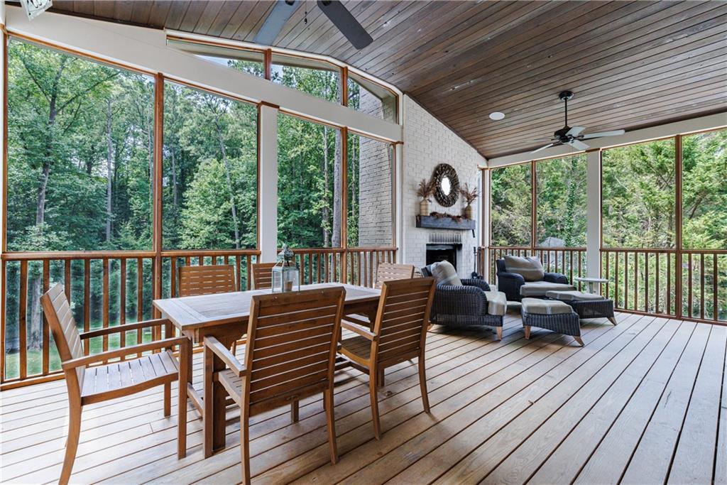 2946 Rockingham Drive NW