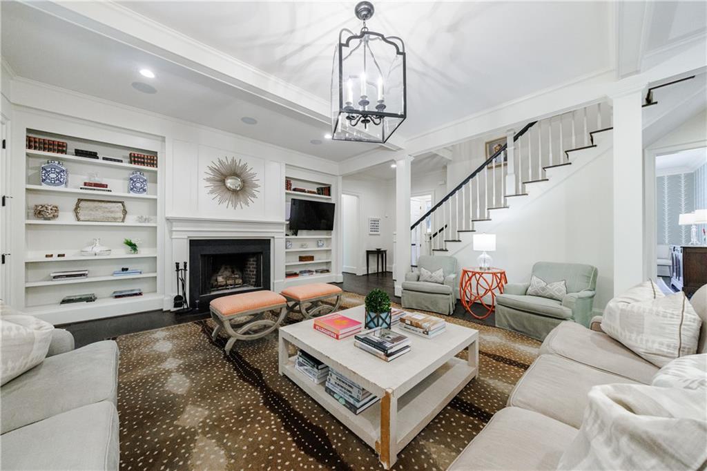 2946 Rockingham Drive NW