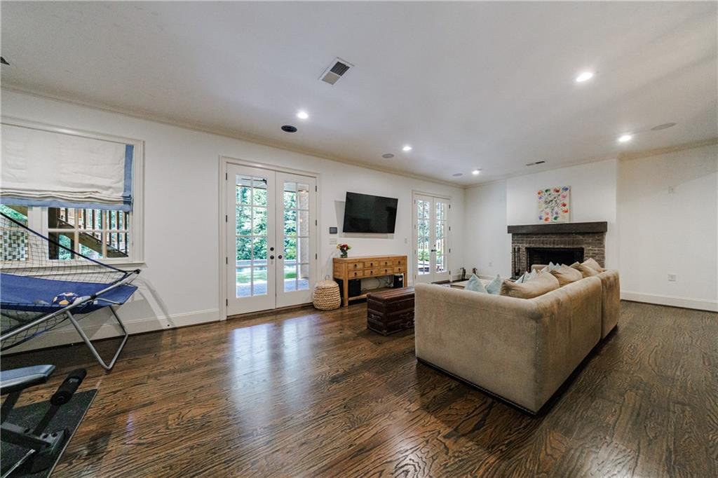 2946 Rockingham Drive NW