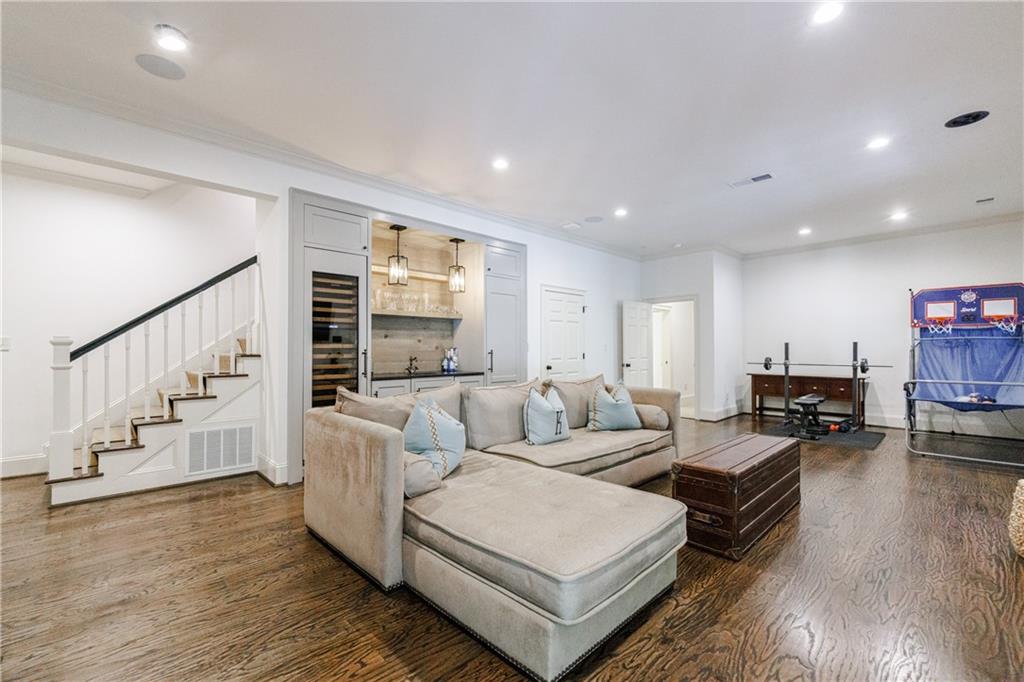 2946 Rockingham Drive NW