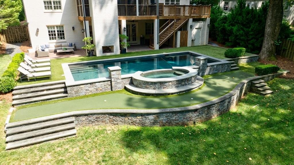 2946 Rockingham Drive NW