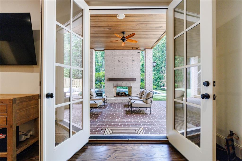 2946 Rockingham Drive NW