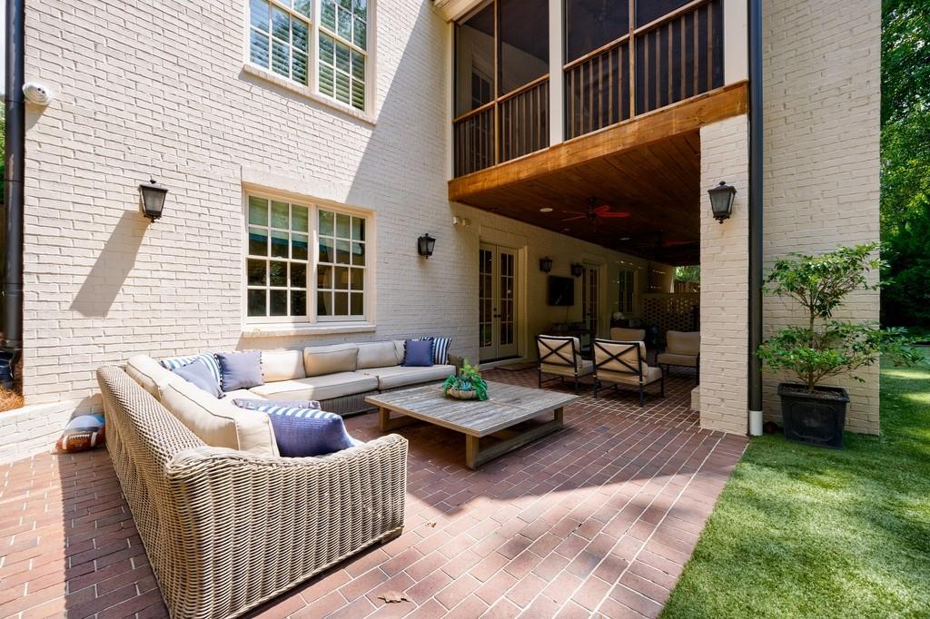 2946 Rockingham Drive NW