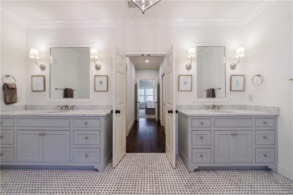 2946 Rockingham Drive NW