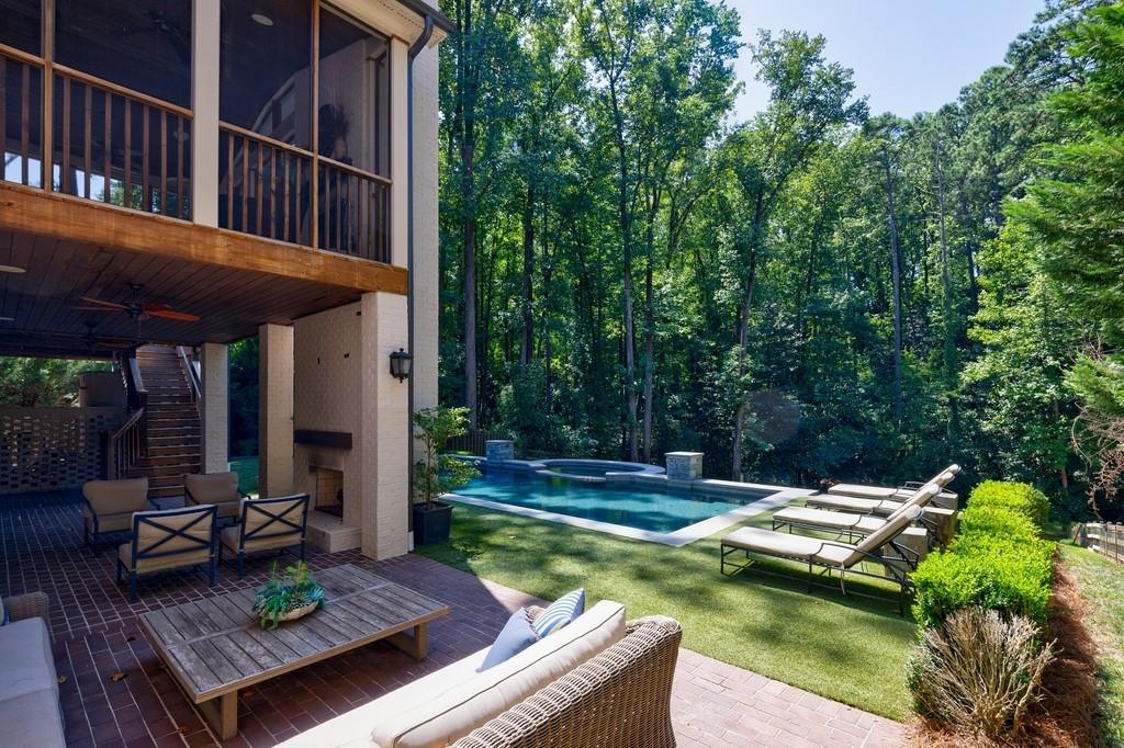 2946 Rockingham Drive NW