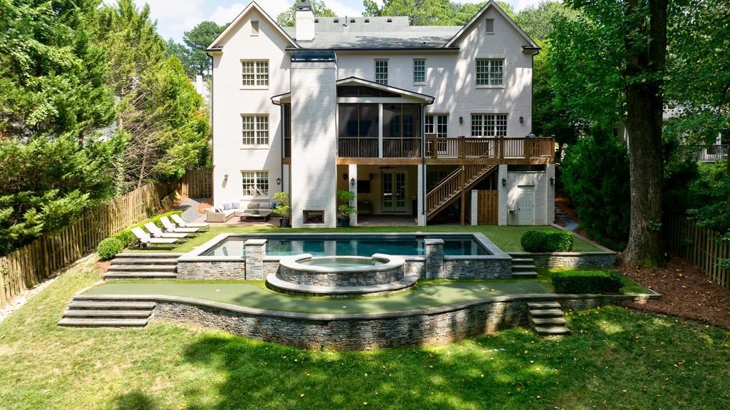 2946 Rockingham Drive NW