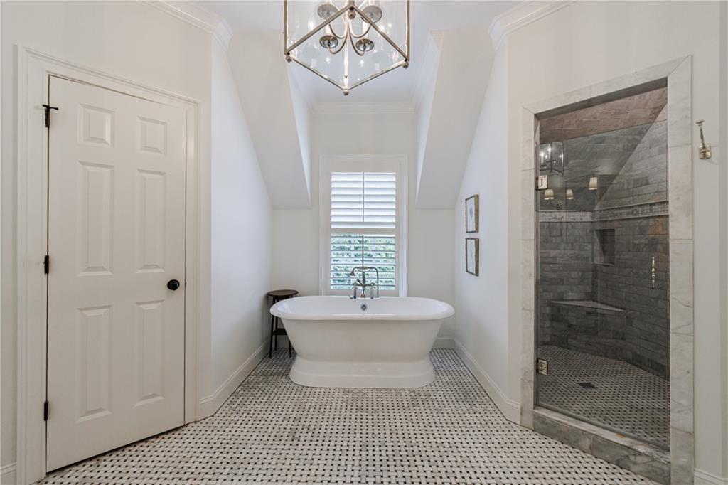 2946 Rockingham Drive NW